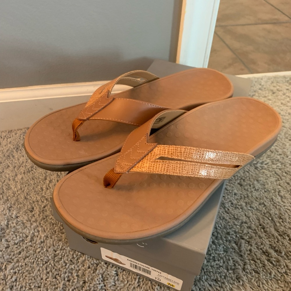 New! Vionic Sandals